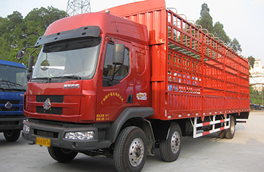 東風柳汽 乘龍中卡 140馬力 4X2 倉柵式載貨車(LZ5121CCYRAPA)